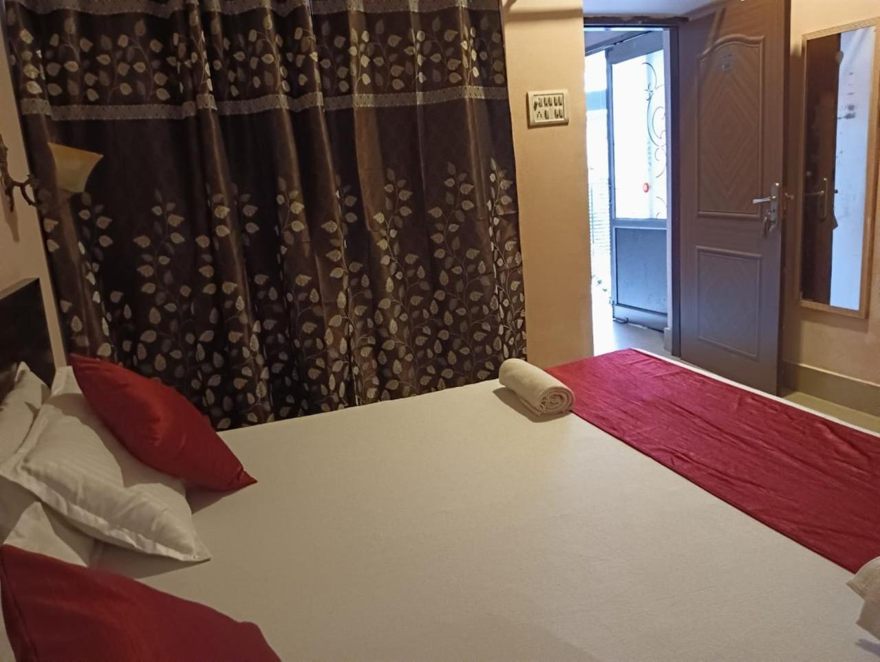 Shree Krishna Hotel Inn Varanasi Exterior photo