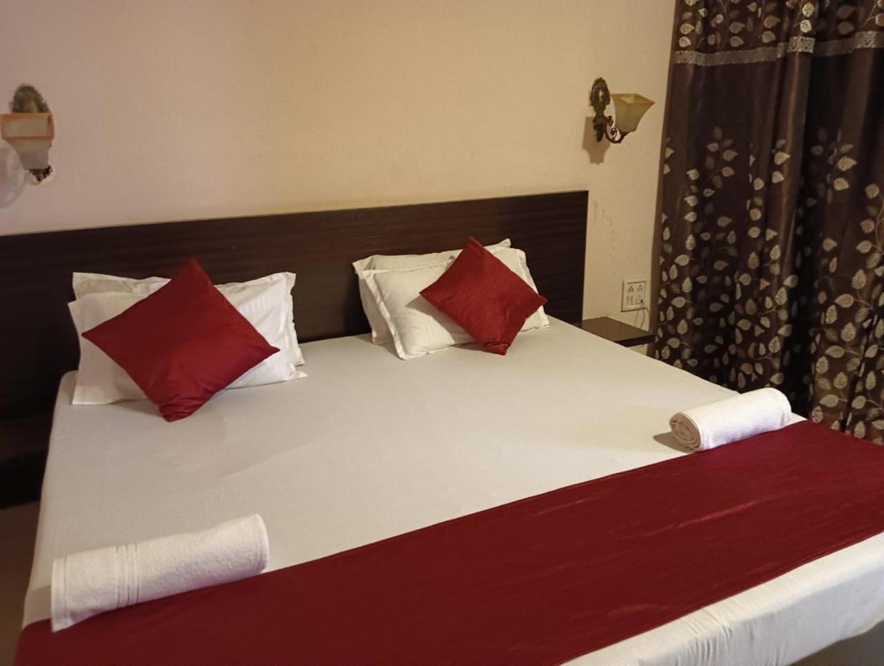 Shree Krishna Hotel Inn Varanasi Exterior photo