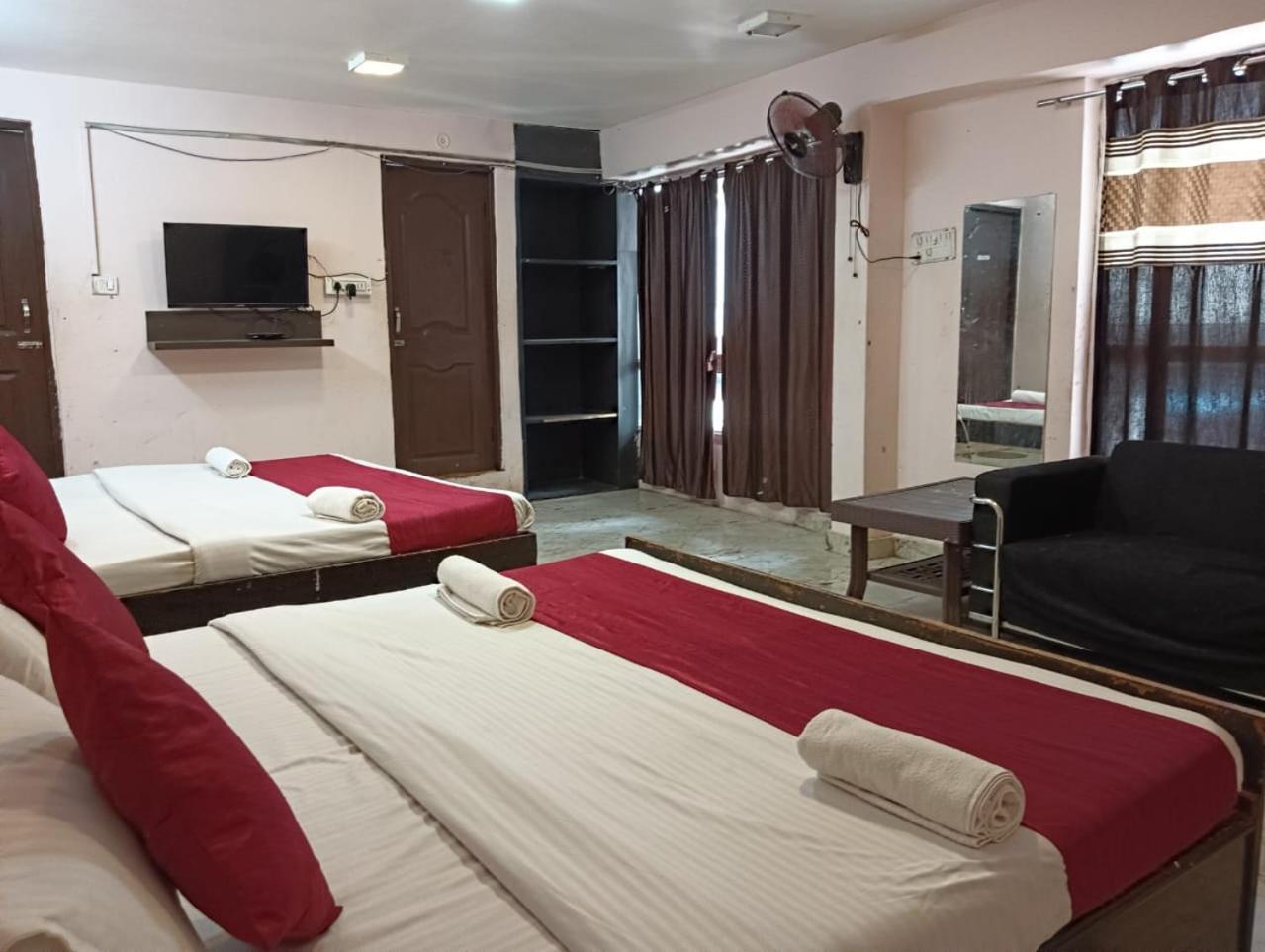 Shree Krishna Hotel Inn Varanasi Exterior photo